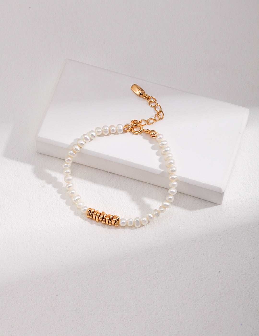 Pearl Bracelet with Irregular Gold Plated Silver Pieces By Essimora