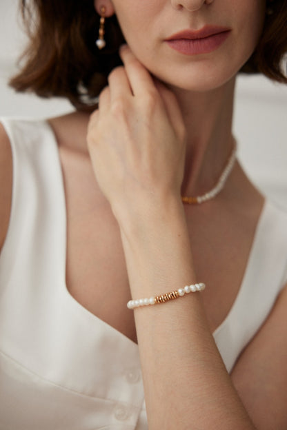 Pearl Bracelet with Irregular Gold Plated Silver Pieces By Essimora