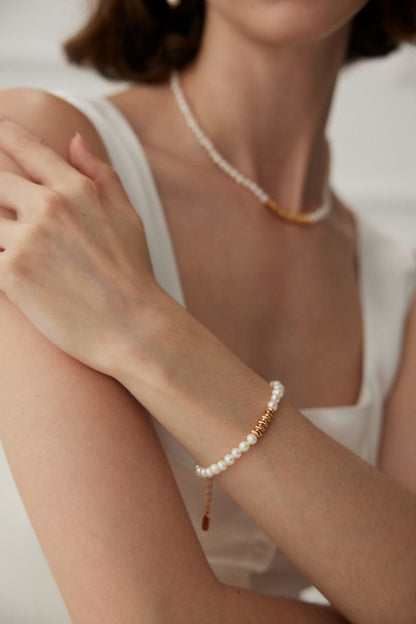 Pearl Bracelet with Irregular Gold Plated Silver Pieces By Essimora