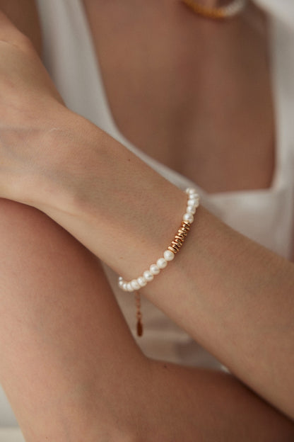 Pearl Bracelet with Irregular Gold Plated Silver Pieces By Essimora